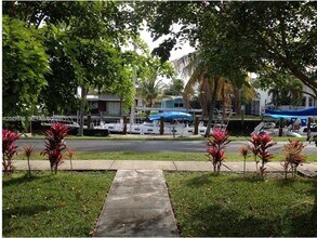 305 NE 2nd Ave in Dania Beach, FL - Building Photo - Building Photo