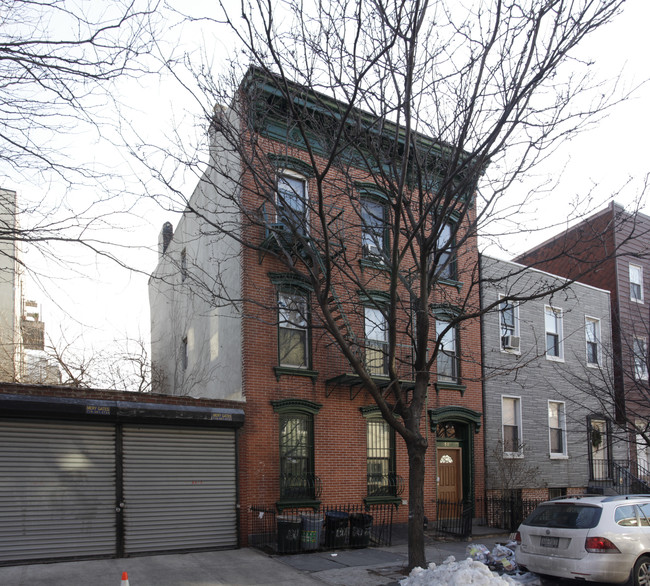 80 Freeman St in Brooklyn, NY - Foto de edificio - Building Photo