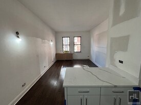 235 W 22nd St in New York, NY - Building Photo