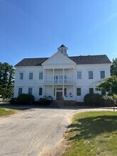 16 Oak St in Derry, NH - Building Photo - Building Photo