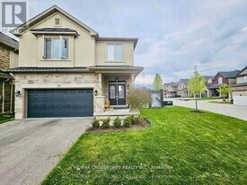 35 Cutts Cres in Hamilton, ON - Building Photo