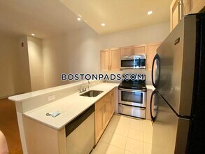 407 Washington St, Unit 701 in Boston, MA - Building Photo - Building Photo