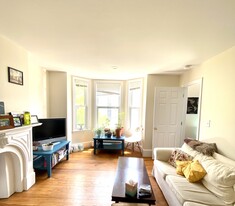 206 Princeton St, Unit #2 Apartamentos