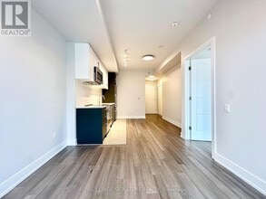 2525 Bathurst St in Toronto, ON - Building Photo - Building Photo