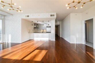 3325 Piedmont Rd in Atlanta, GA - Building Photo - Building Photo