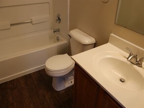 7525 Hemrich Dr in Canal Winchester, OH - Foto de edificio - Building Photo