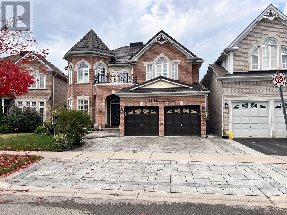 28 Stammers Dr in Ajax, ON - Building Photo