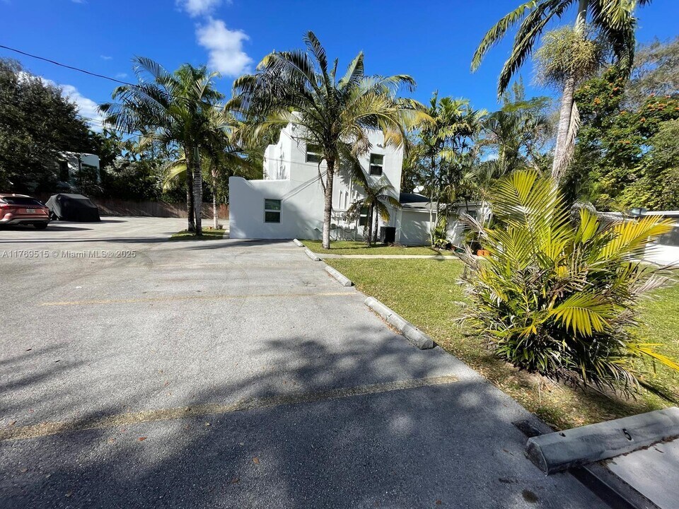11659 Griffing Blvd in Biscayne Park, FL - Building Photo