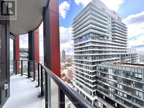 180 Front St E in Toronto, ON - Building Photo - Building Photo