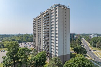 Summit Place in Oshawa, ON - Building Photo - Building Photo