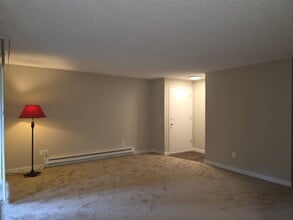 7911 236th St SW, Unit Apt B in Edmonds, WA - Building Photo - Building Photo