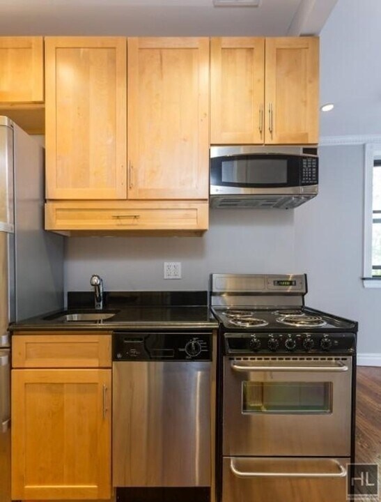E 35TH ST. in New York, NY - Building Photo