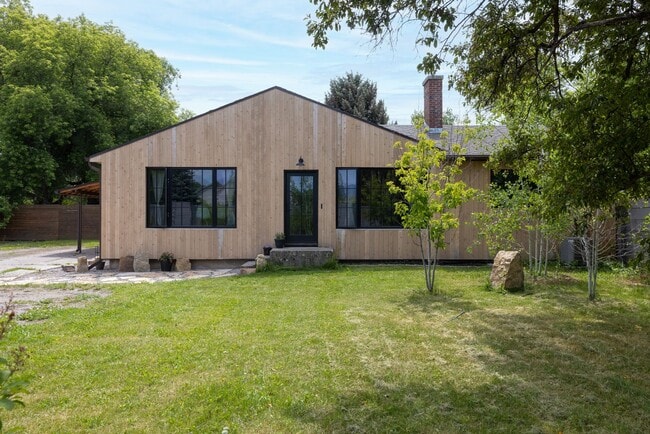 property at 2518 W Babcock St