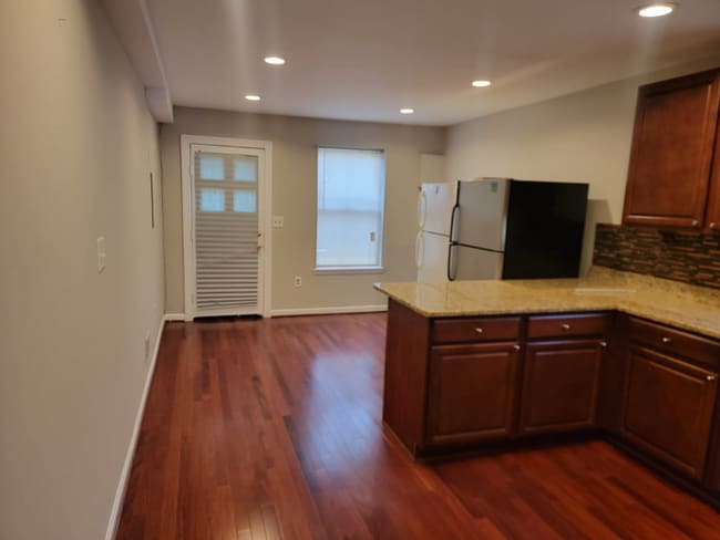property at 830 W Pratt St