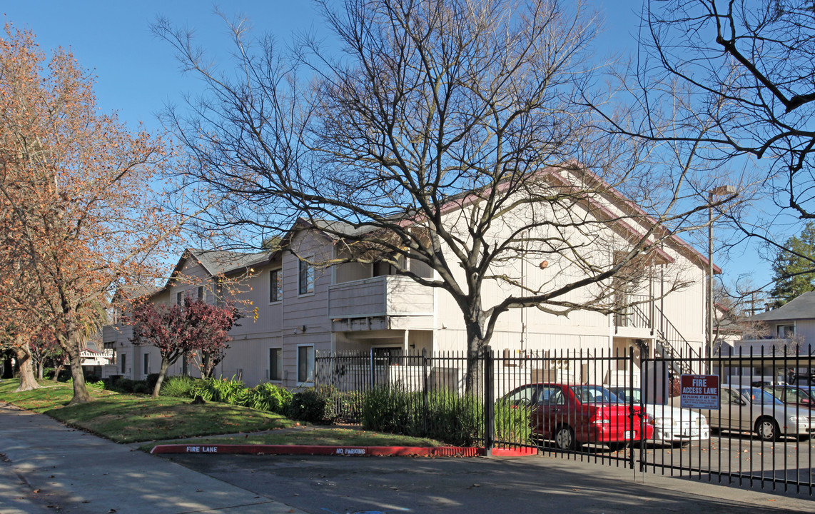 Plumwood Apartments in Sacramento, CA - Foto de edificio