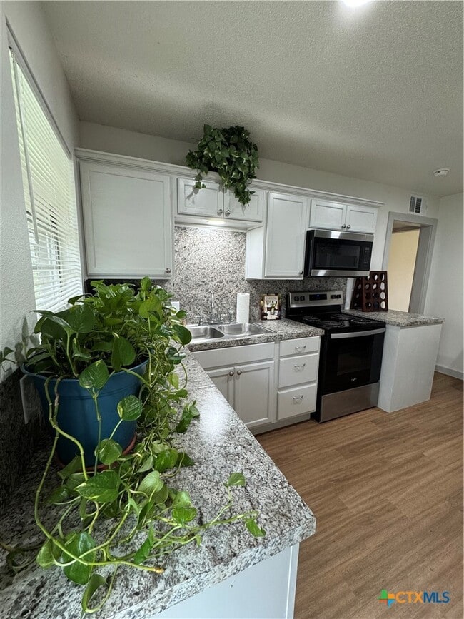 property at 2109 W Avenue B