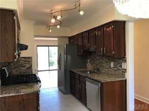 10 Dogwood Dr in Edison, NJ - Building Photo - Building Photo