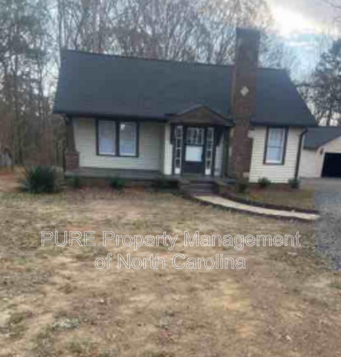 3355 E Ridge Rd in Salisbury, NC - Building Photo