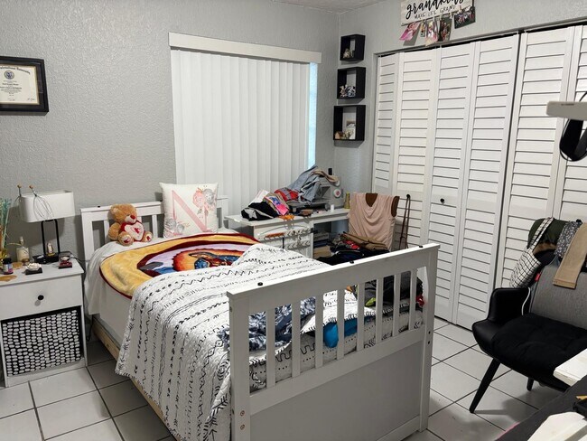 10834 N Kendall Dr, Unit Spanish Trace in Miami, FL - Building Photo - Building Photo