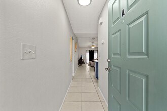 7124 Barclay Ave in Spring Hill, FL - Foto de edificio - Building Photo