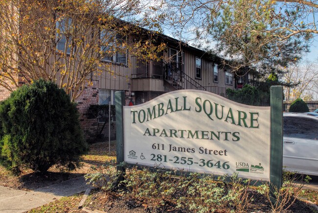 Tomball Square Apartments in Tomball, TX - Foto de edificio - Building Photo