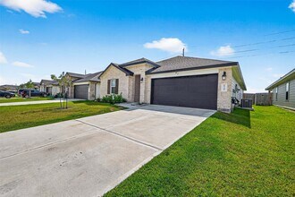 8730 Shumard Oak Dr in Rosharon, TX - Building Photo - Building Photo