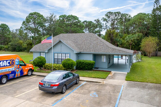 Village Square in Titusville, FL - Foto de edificio - Building Photo