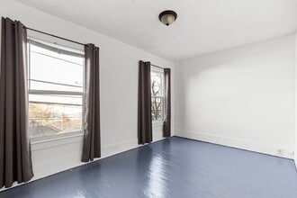 2466 NW Vaughn St in Portland, OR - Building Photo - Building Photo