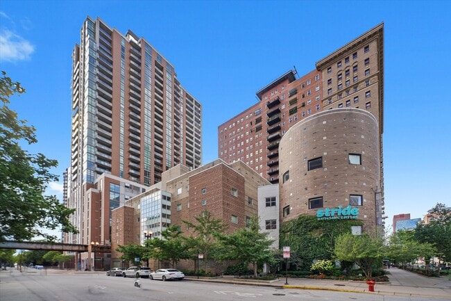 40 E 9th St in Chicago, IL - Building Photo - Building Photo