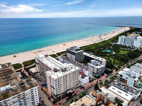 335 Ocean Dr, Unit Ocean Drive Condo in Miami Beach, FL - Foto de edificio - Building Photo