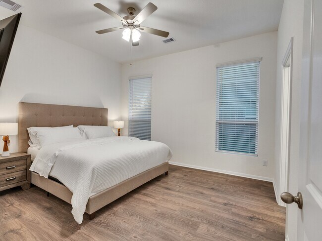 401 Magnolia Ln in Lake Jackson, TX - Foto de edificio - Building Photo