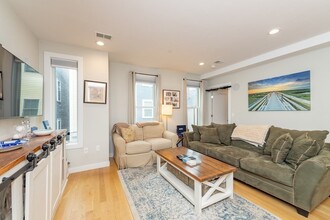 280 Gold St, Unit 2 in Boston, MA - Building Photo - Building Photo