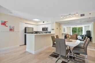 19999 E Country Club Dr, Unit 1206 in Aventura, FL - Building Photo - Building Photo