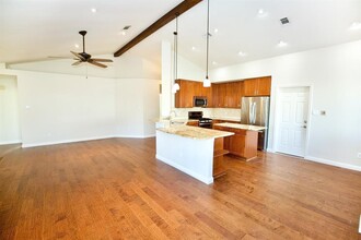 12711 Magnolia Mound Trail in Austin, TX - Foto de edificio - Building Photo