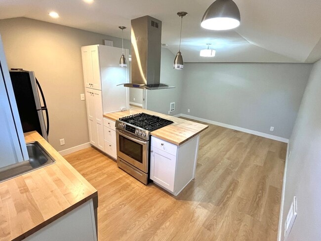 3241 NE 111th Dr in Portland, OR - Building Photo - Building Photo