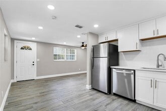 7614 Alvina St in Tampa, FL - Building Photo - Building Photo