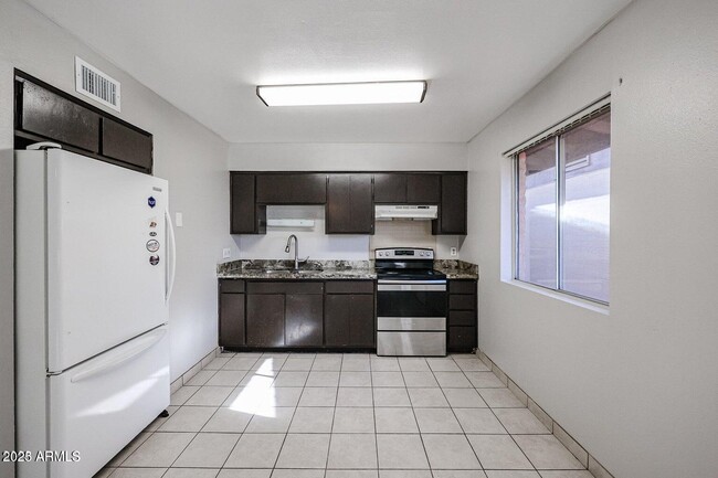 property at 1752 E Virginia Ave
