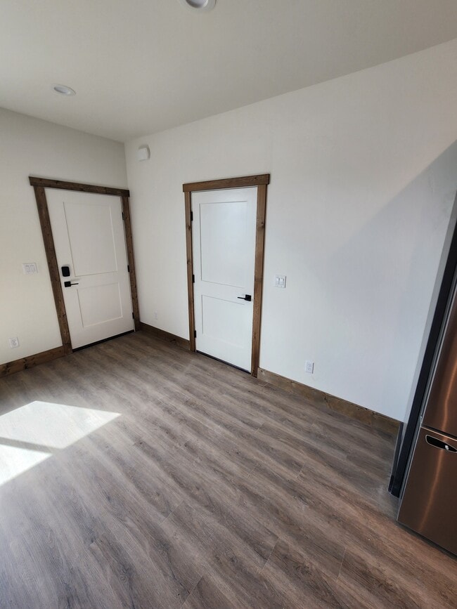 215 E 5th S in Sugar City, ID - Foto de edificio - Building Photo