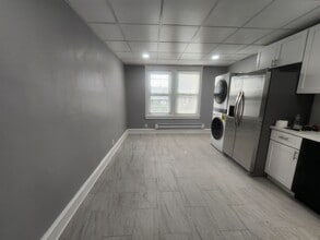 247 W Duncannon Ave, Unit 2nd Fl. in Philadelphia, PA - Building Photo - Building Photo