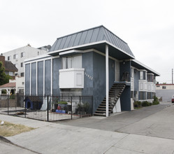 11422 Emelita St in North Hollywood, CA - Building Photo - Building Photo