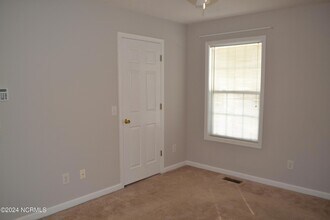 210 Pecan Grove Dr in Aberdeen, NC - Foto de edificio - Building Photo