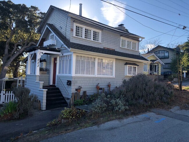 223 Walnut St in Pacific Grove, CA - Building Photo - Building Photo