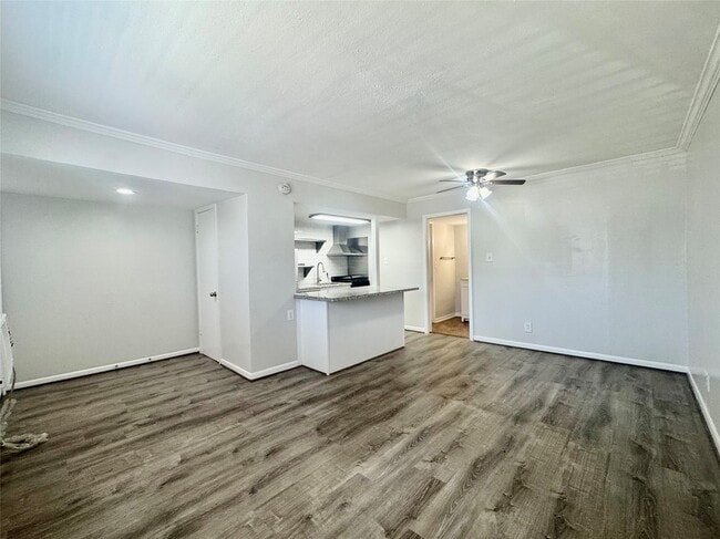property at 2006 Sul Ross St