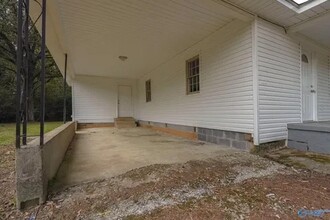 2736 Bobo Section Rd in Hazel Green, AL - Foto de edificio - Building Photo