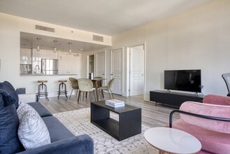 2400 W El Camino Real in Mountain View, CA - Building Photo - Building Photo