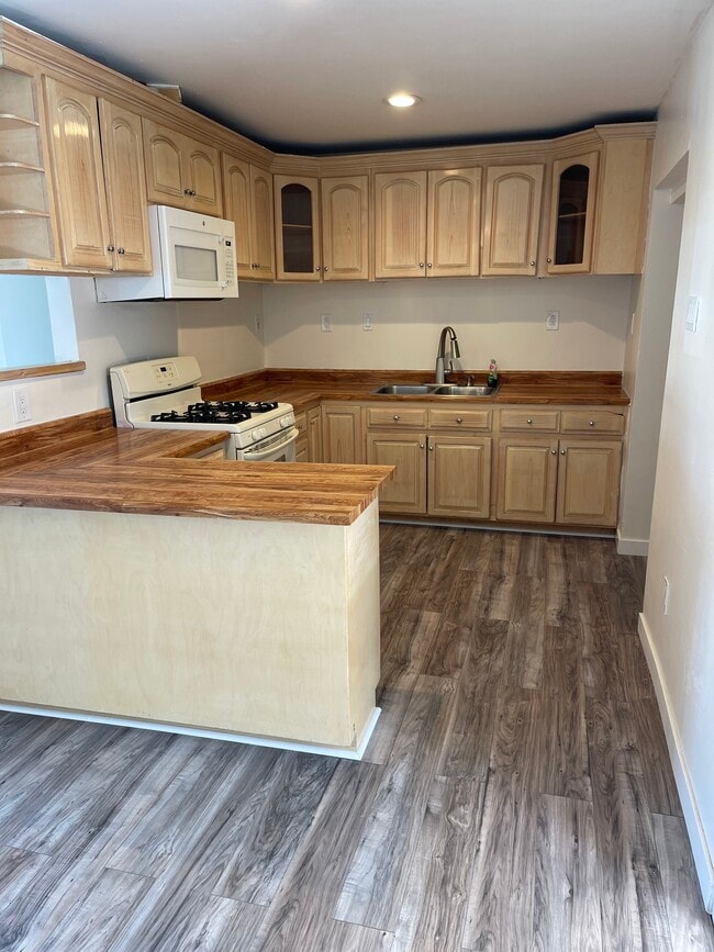 702 Sawtelle Ave in San Diego, CA - Building Photo - Building Photo