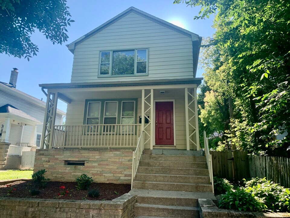 1662 N Cass St, Unit 1662 in Milwaukee, WI - Foto de edificio
