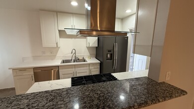 913 Marine St, Unit Ground Floor Apartment in Santa Monica, CA - Building Photo - Building Photo
