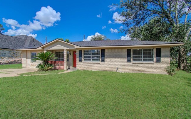 8907 Noble St in Needville, TX - Foto de edificio - Building Photo