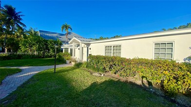 255 Ridgewood Rd in Key Biscayne, FL - Building Photo - Building Photo